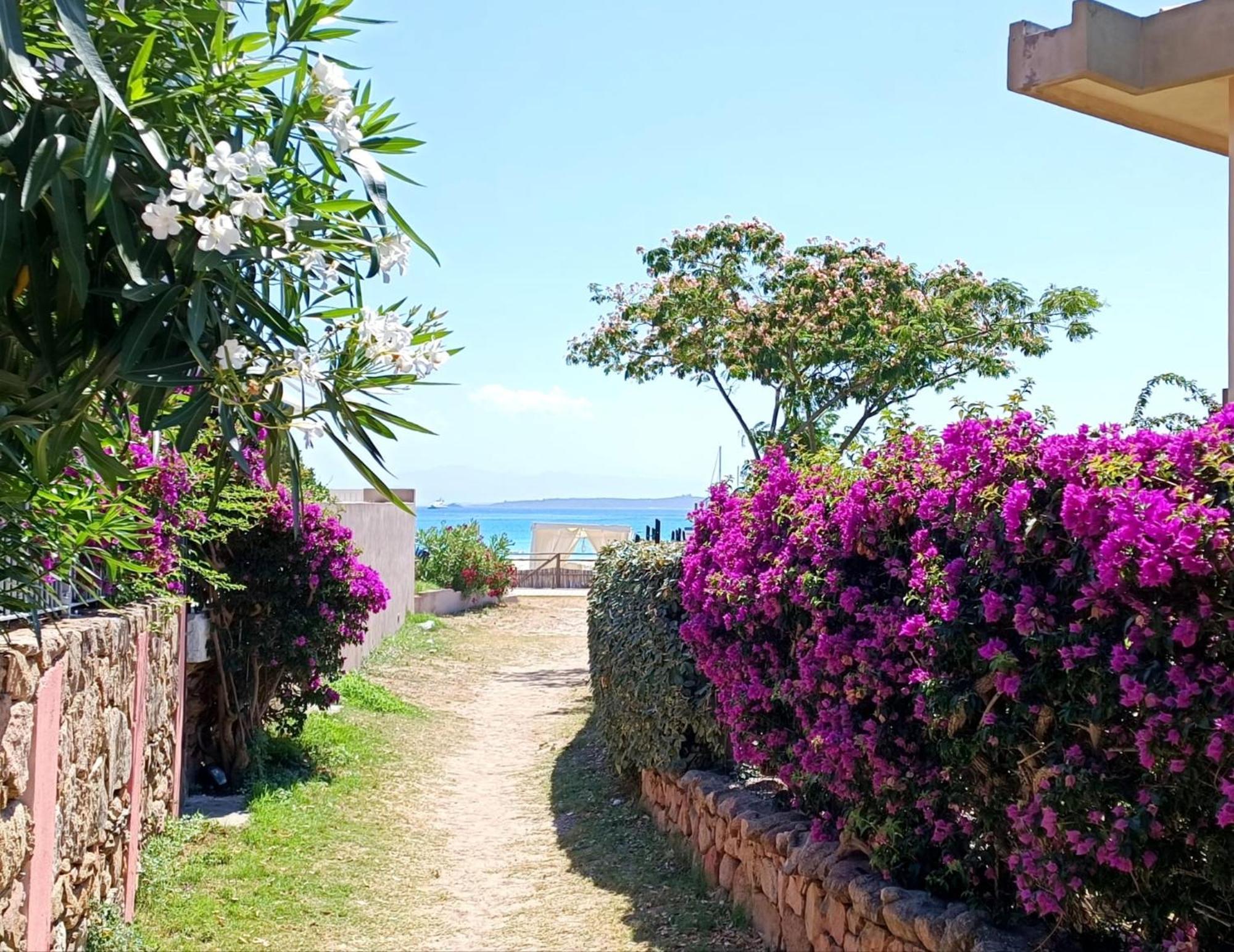 La Smeralda - Boutique Rooms And Breakfast Golfo Aranci Buitenkant foto