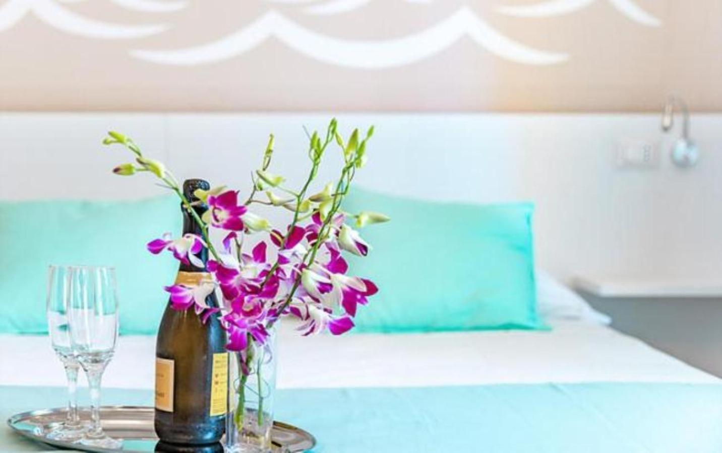 La Smeralda - Boutique Rooms And Breakfast Golfo Aranci Buitenkant foto