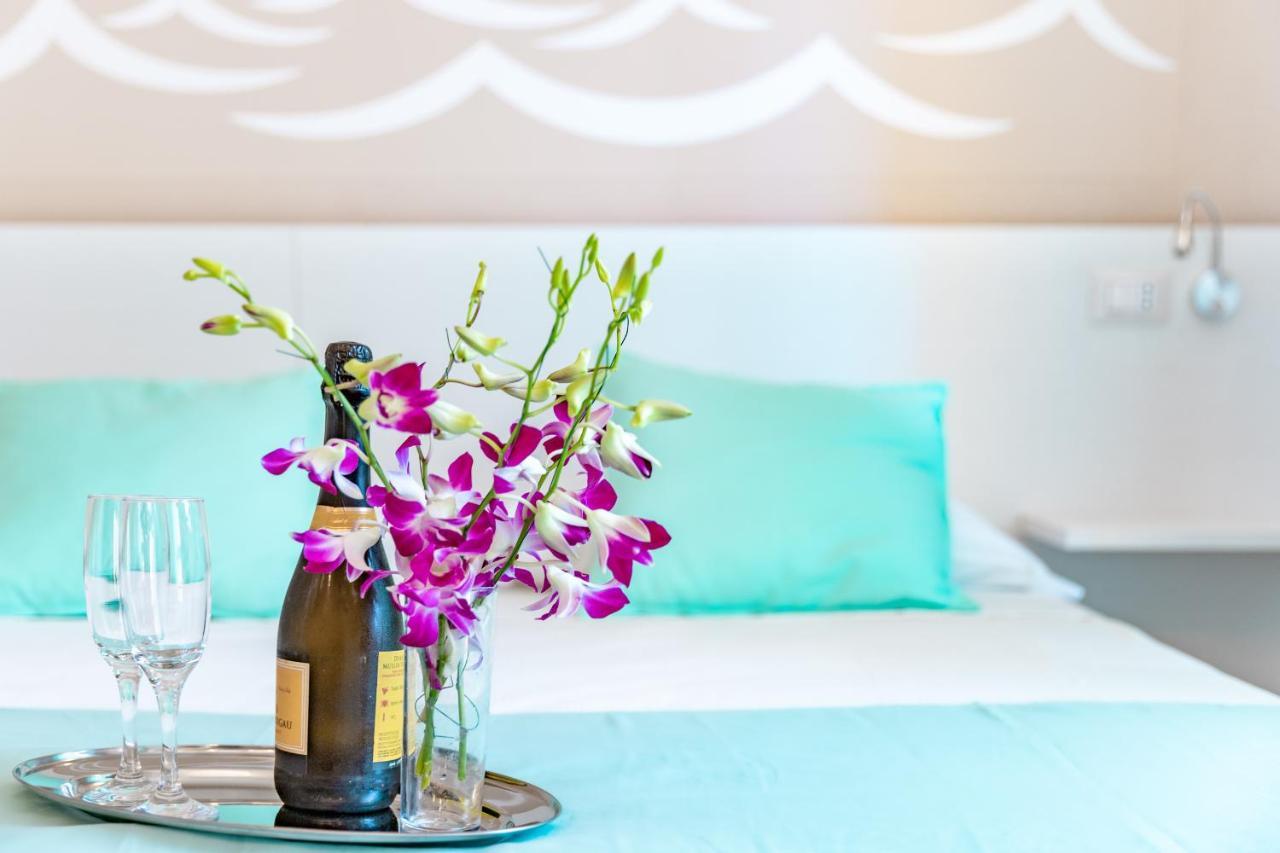 La Smeralda - Boutique Rooms And Breakfast Golfo Aranci Buitenkant foto